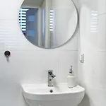 592 2 Apartment *